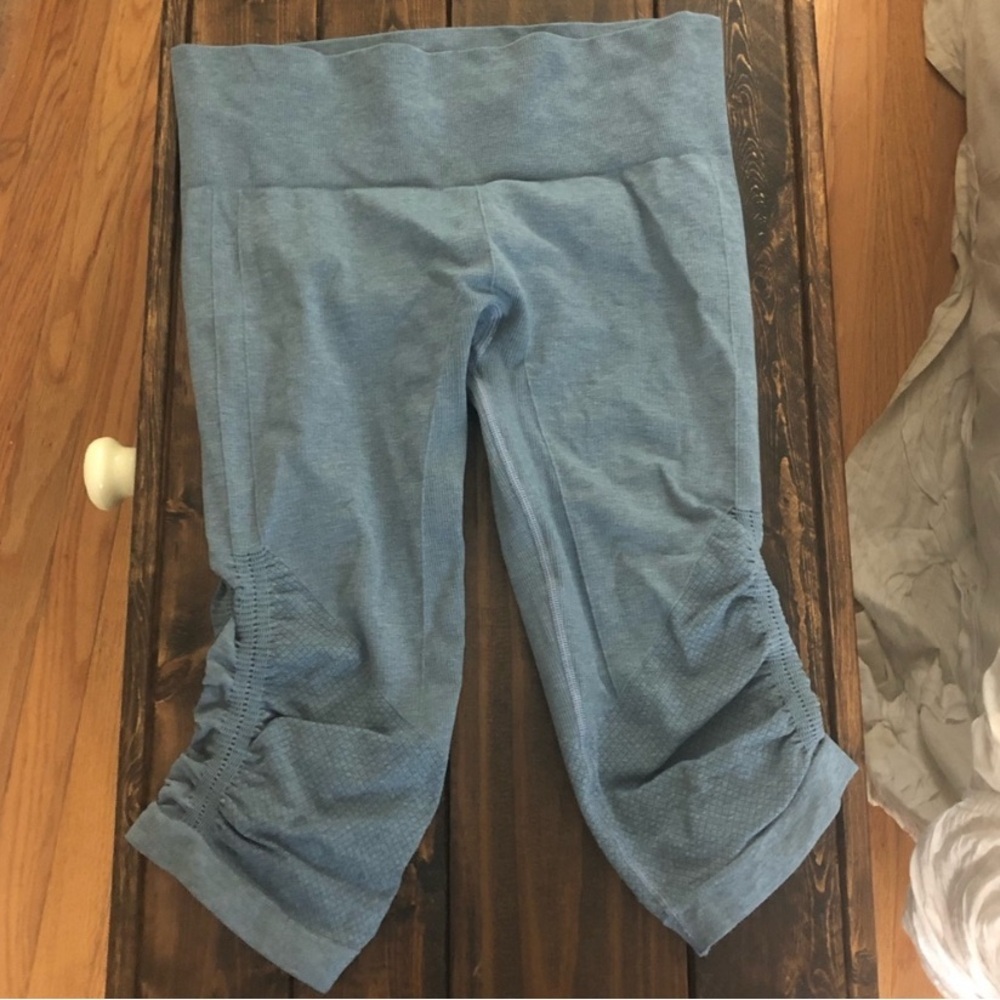 Lululemon Athletica Ebb to Street Cropped Leggings